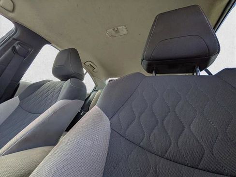 Used 2022 Toyota Corolla LE image 11