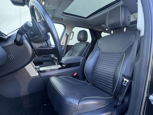 Used 2017 Land Rover Discovery HSE image 12