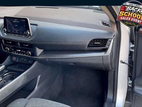 Used 2023 Nissan Rogue SV FWD image 16