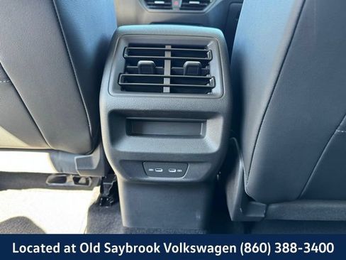 Used 2025 Volkswagen Tiguan SE AWD/4WD image 12