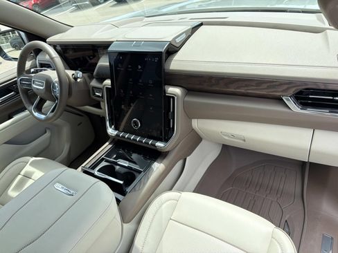 Used 2026 GMC Yukon XL Denali w/ Sun & Power Step Package RWD image 13