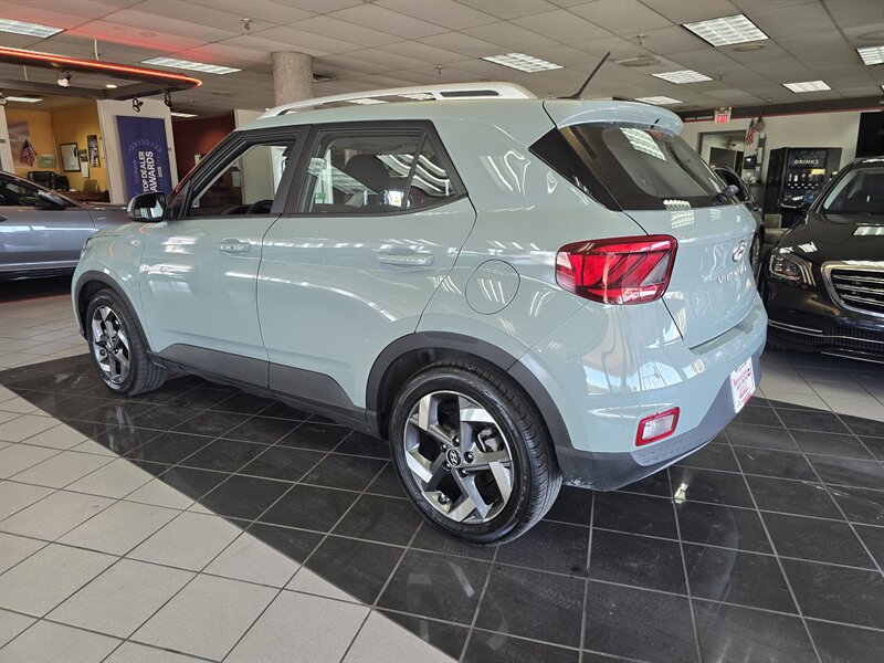Used 2025 Hyundai Venue SEL FWD image 5