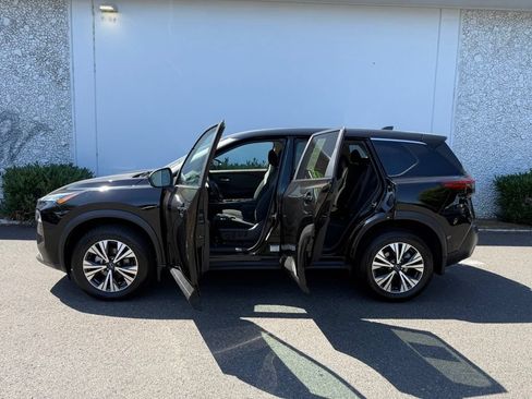 Used 2023 Nissan Rogue SV AWD/4WD image 16