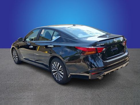 Used 2023 Nissan Altima 2.5 SV w/ SV Premium Package FWD image 6