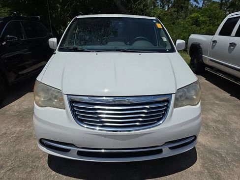 Used 2013 Chrysler Town & Country Touring FWD image 7