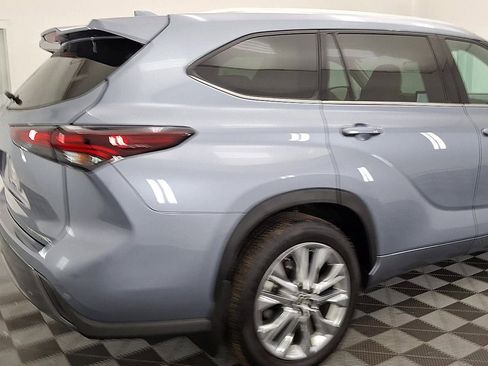 Used 2024 Toyota Highlander Limited image 4