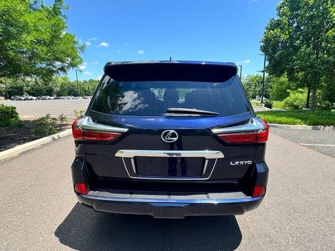 Used 2019 Lexus LX 570 4WD w/ Luxury Package image 4
