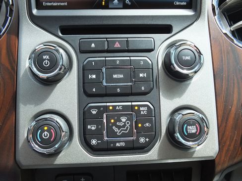 Used 2016 Ford F250 Lariat w/ Lariat Ultimate Package AWD/4WD image 31