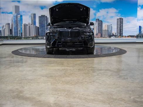Used 2026 BMW X7 xDrive40i w/ M Sport Package AWD/4WD image 4