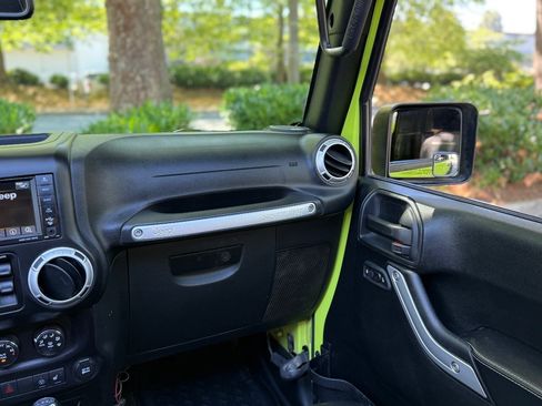 Used 2016 Jeep Wrangler Unlimited Rubicon AWD/4WD image 20