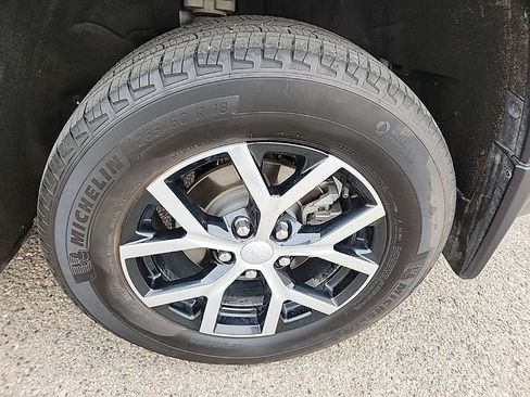 Used 2023 Jeep Grand Cherokee Limited w/ Luxury Tech Group II AWD/4WD image 46
