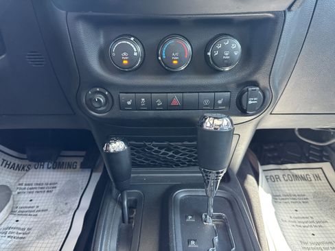 Used 2018 Jeep Wrangler Unlimited Rubicon w/ Cold Weather Group AWD/4WD image 19