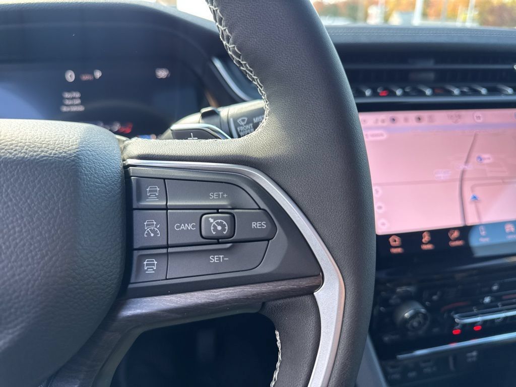 New 2025 Jeep Grand Cherokee Limited w/ MOPAR Finishing Package AWD/4WD image 19