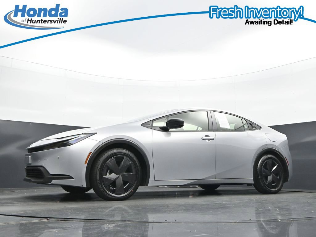 Used 2025 Toyota Prius LE FWD image 29