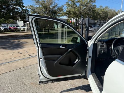 Used 2017 Volkswagen Tiguan Wolfsburg Edition FWD image 8