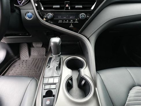 Used 2023 Toyota Camry SE w/ Convenience Package FWD image 18
