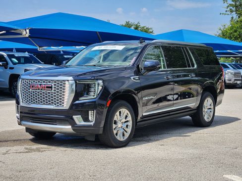 Used 2022 GMC Yukon XL Denali AWD/4WD image 2