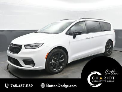 Used 2025 Chrysler Pacifica Limited