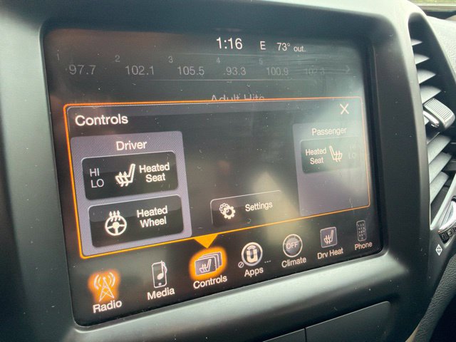Used 2016 Jeep Cherokee Latitude w/ Cold Weather Group AWD/4WD image 5