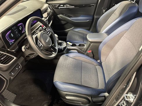 Certified 2025 Kia Seltos S image 3