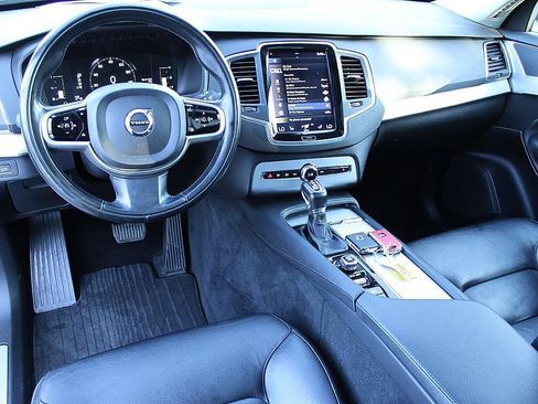 Used 2018 Volvo XC90 T5 Momentum w/ Convenience Package FWD image 15