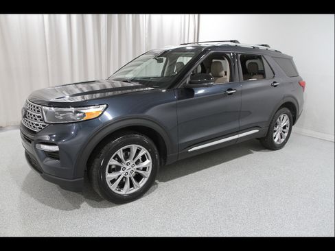 Used 2023 Ford Explorer Limited w/ Equipment Group 301A AWD/4WD image 3