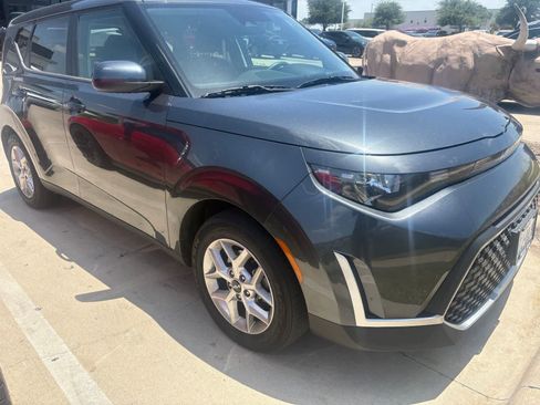 Used 2023 Kia Soul LX w/ Option Group 015 FWD image 2