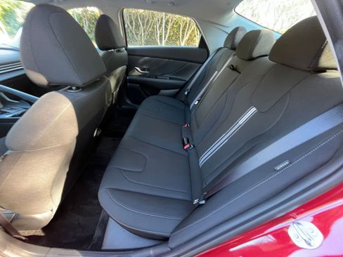 Used 2025 Hyundai Elantra SEL image 23