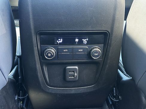 Used 2019 Buick Enclave Essence AWD/4WD image 11