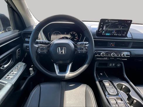Used 2024 Honda Pilot Touring image 6