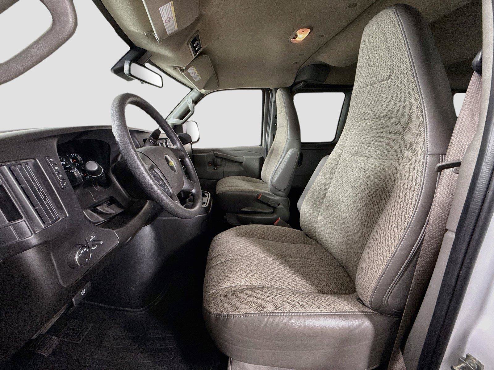 Used 2025 Chevrolet Express 3500 LT w/ LT Preferred Equipment Group RWD image 13