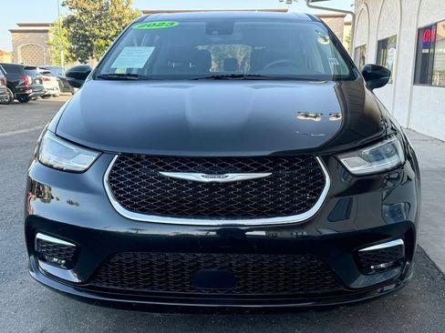 Used 2023 Chrysler Pacifica Touring-L FWD image 9
