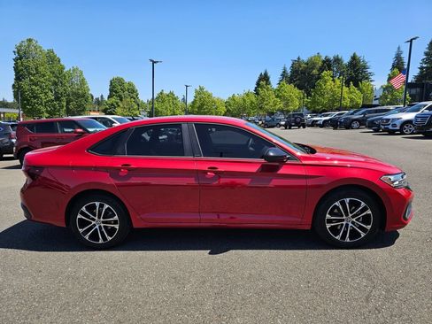 Used 2024 Volkswagen Jetta Sport FWD image 4