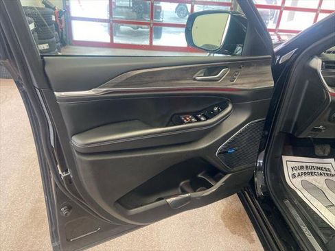 Certified 2022 Jeep Grand Cherokee L Overland w/ Luxury Tech Group IV image 11