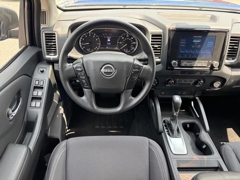 Used 2022 Nissan Frontier SV AWD/4WD image 13