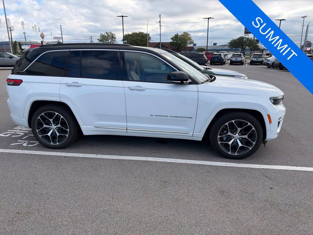 Used 2025 Jeep Grand Cherokee Summit AWD/4WD image 3