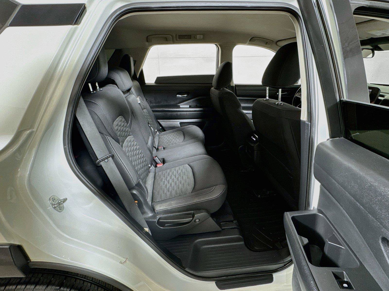 Used 2022 Nissan Pathfinder SV FWD image 25