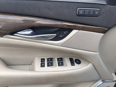 Used 2019 Cadillac Escalade Luxury AWD/4WD image 24