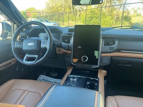 Certified 2024 Ford Expedition Platinum image 10