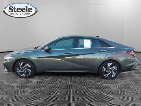 Used 2024 Hyundai Elantra Limited FWD image 2