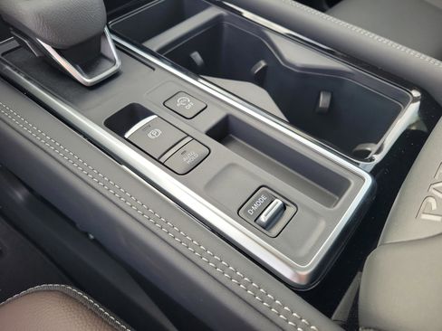 New 2026 Nissan Pathfinder Platinum image 36