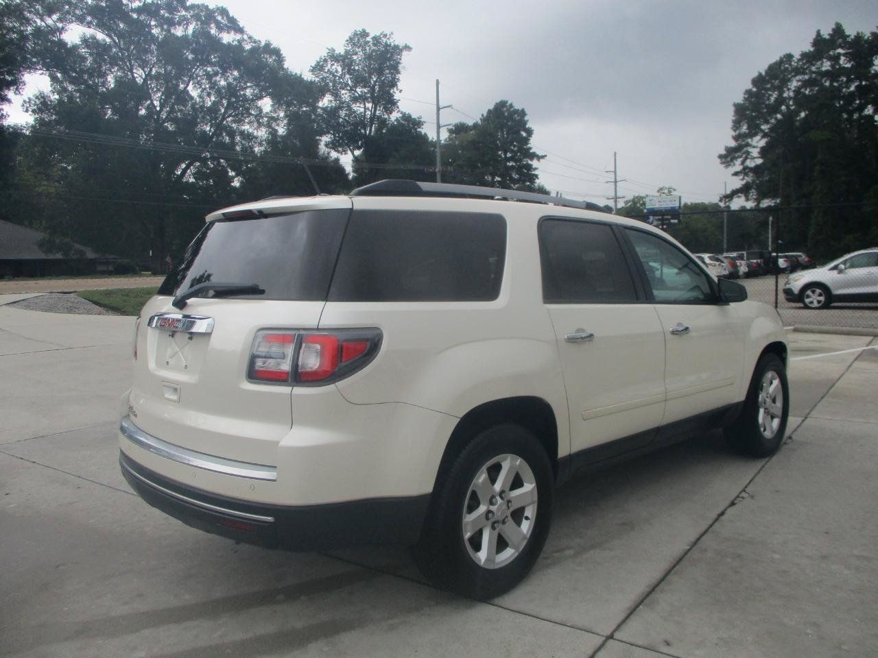 Used 2015 GMC Acadia SLE FWD image 6