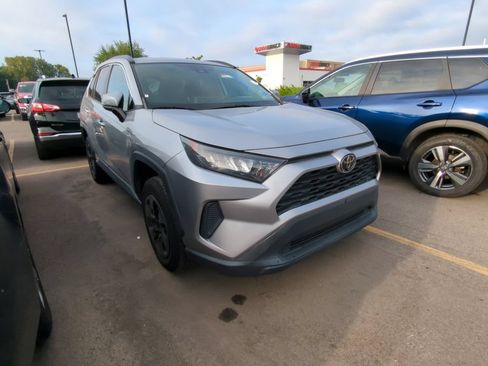 Used 2020 Toyota RAV4 LE FWD image 3