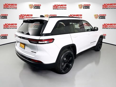 Used 2023 Jeep Grand Cherokee Limited w/ Luxury Tech Group II AWD/4WD image 17