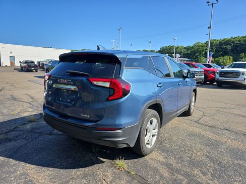 Used 2024 GMC Terrain SLE AWD/4WD image 3