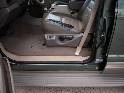 Used 2003 Ford Excursion Eddie Bauer image 13