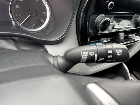 Used 2023 Toyota Highlander LE image 25