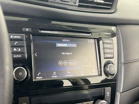 Used 2019 Nissan Rogue SV image 14