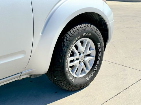 Used 2016 Nissan Frontier SV image 6