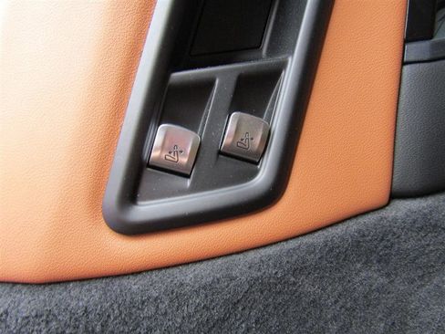 Used 2024 BMW X7 xDrive40i w/ Premium Package image 55